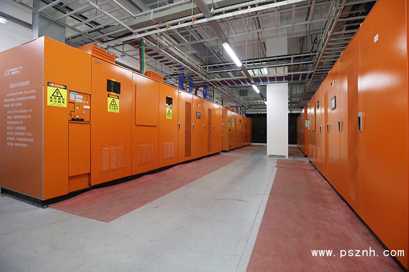 圖二 數(shù)據(jù)中心巴拿馬電源顛覆了傳統(tǒng)IDC供電架構(gòu)，讓供電傳輸一步到位，更加高效和可靠