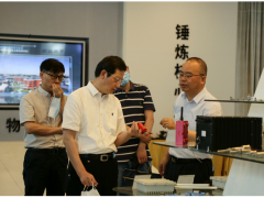 江蘇省工信廳胡學(xué)同副廳長(zhǎng)一行調(diào)研點(diǎn)贊高華