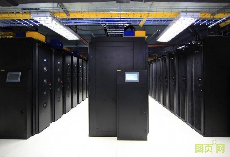 臺達(dá)易動-超越系列微模塊新裝亮相-6