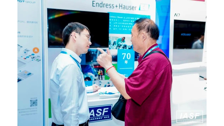 與會(huì)人員深入探討交流